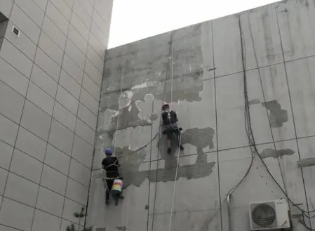 马龙楼顶漏水维修公司分享下马龙外墙防水的注意事项